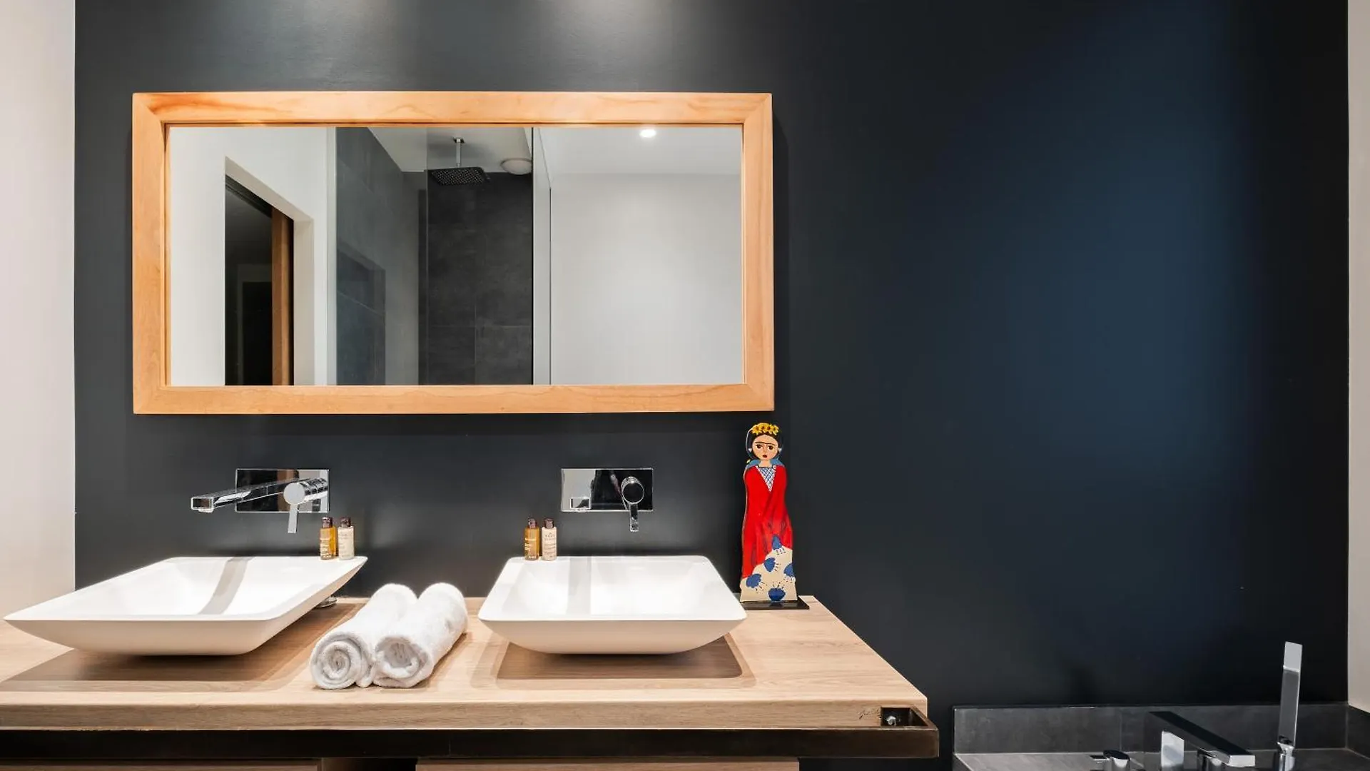 Veeve - Light & Luxe In Les Batignolles Apartment *